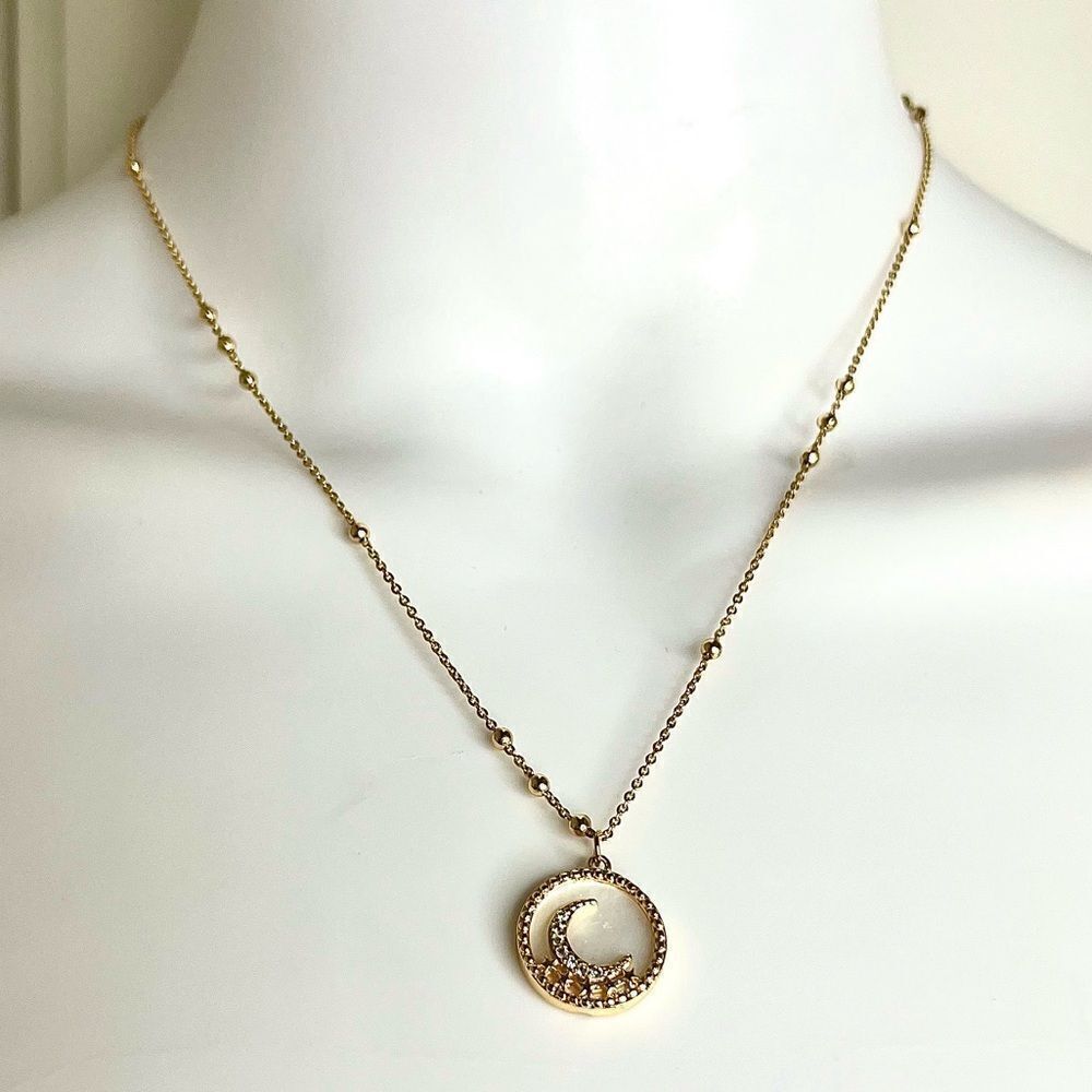 Elegant Gold Crescent Moon Necklace